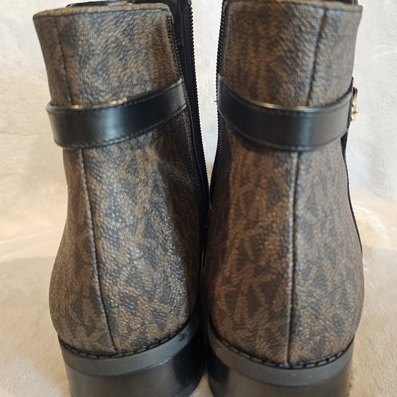 Michael Kors Black and Brown Leather Boots with Matching Bag - Picture 4 of 6